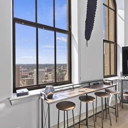 2Br Luxury Apartment Rooftop Pool & Gym
